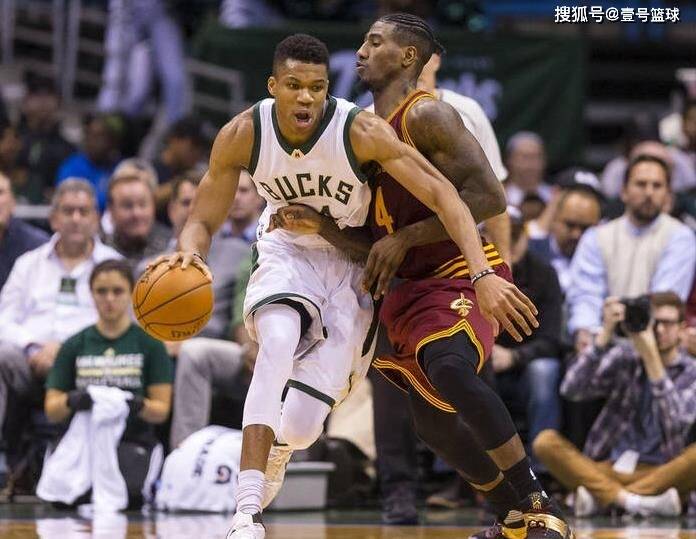 浙江队碾压深圳队，字母哥刷新纪录