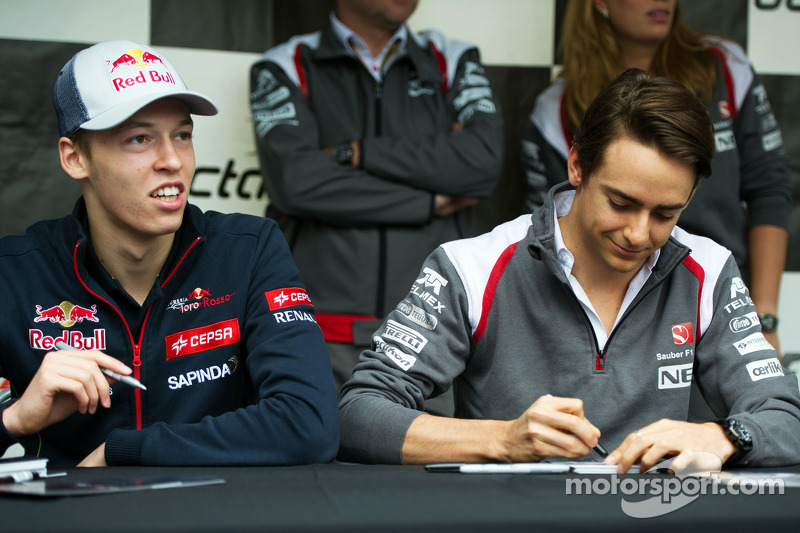 开云体育视频直播-红牛二队鏖战索伯车队，佩雷兹关键制胜